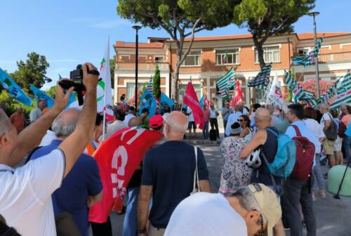 Senigallia, manifestazione davanti l’ospedale per difendere la sanità pubblica