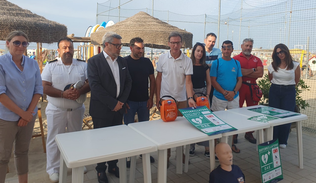 Defibrillatori in spiaggia per vacanze sicure a Senigallia