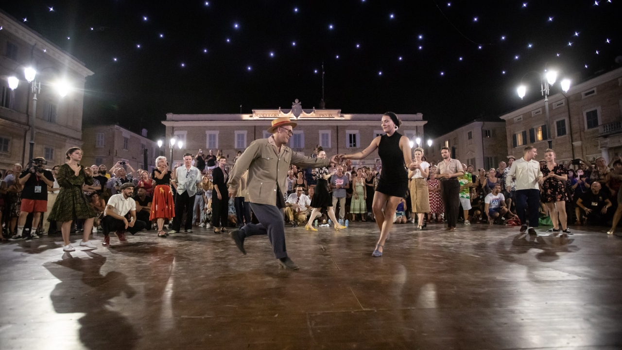 I balli in piazza Garibaldi con il Summer Jamboree. Foto di Chiara Micci, 2022