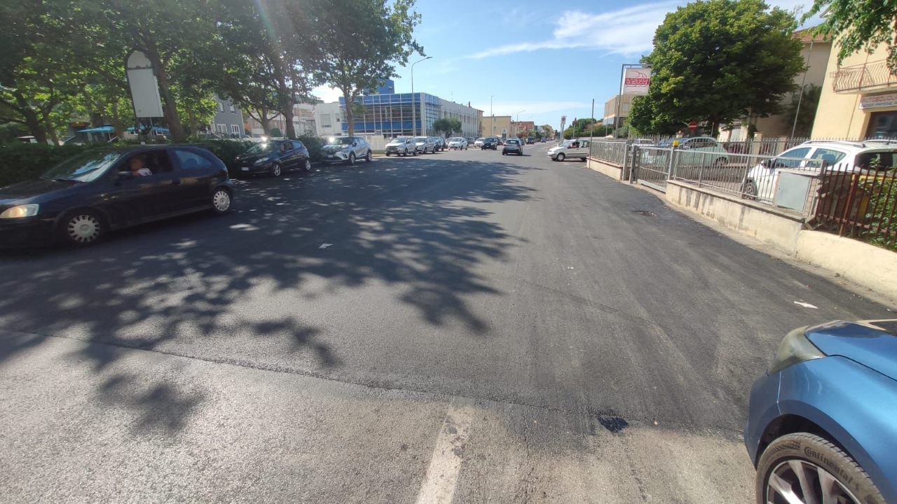 La strada statale 16 Adriatica (via Sanzio) a Senigallia, zona Cesanella