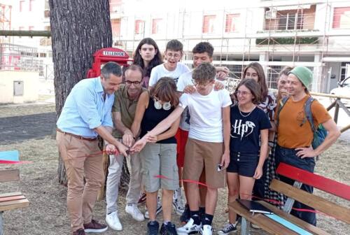Ascoli, dieci giovani riqualificano il parco di via delle Mimose