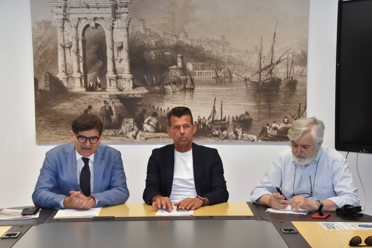 Dino Latini, Maurizio Mangialardi e Gian Mario Raggetti hanno presentato la proposta di legge per valorizzare l'opera e la figura di Mario Giacomelli