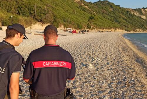 Ancona, bivacchi di Ferragosto nella spiaggia di Mezzavalle: scattano i controlli, 72 multati per 14.400 euro