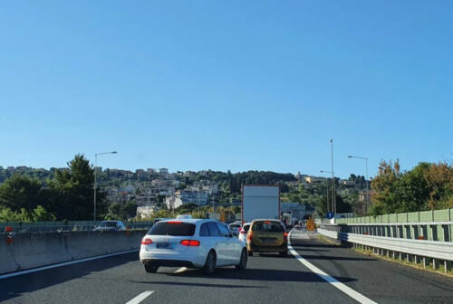 Si sente male e si ferma sulla corsia di sorpasso: caos in A14 a San Benedetto