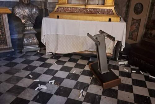 Vandalo in Cattedrale: danneggia un candeliere e ruba i soldi delle offerte, ma è stato filmato