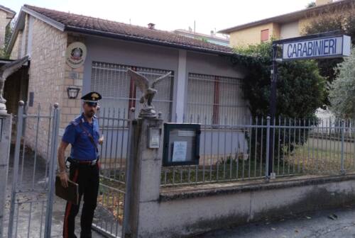 Matelica, imprenditore 34enne aggredito davanti a un bar: tre albanesi denunciati