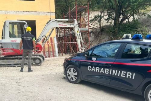 Irregolarità in un cantiere edile a Fiuminata: scattano i sigilli, tre persone denunciate