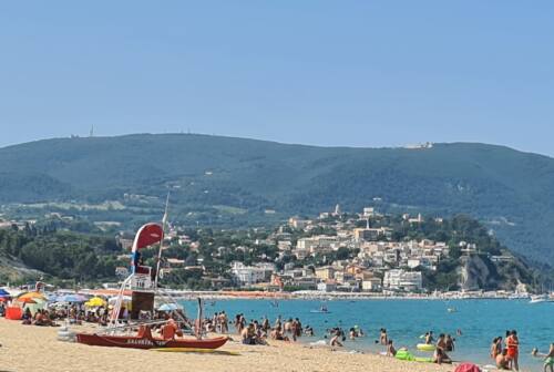 Spiagge marchigiane, stagione al via: pienone solo nei weekend. Montagnoli: «Insoddisfatti del decreto ristori»