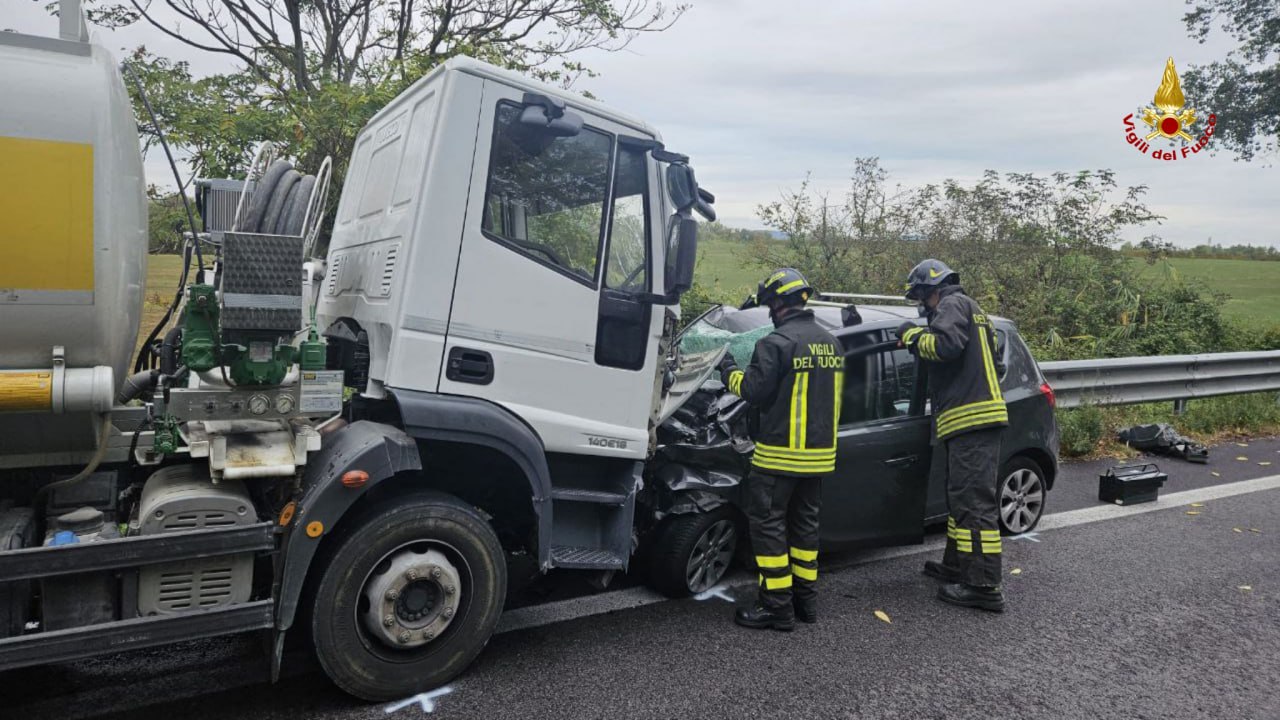 Montelabbate, frontale tra un’autocisterna ed una macchina