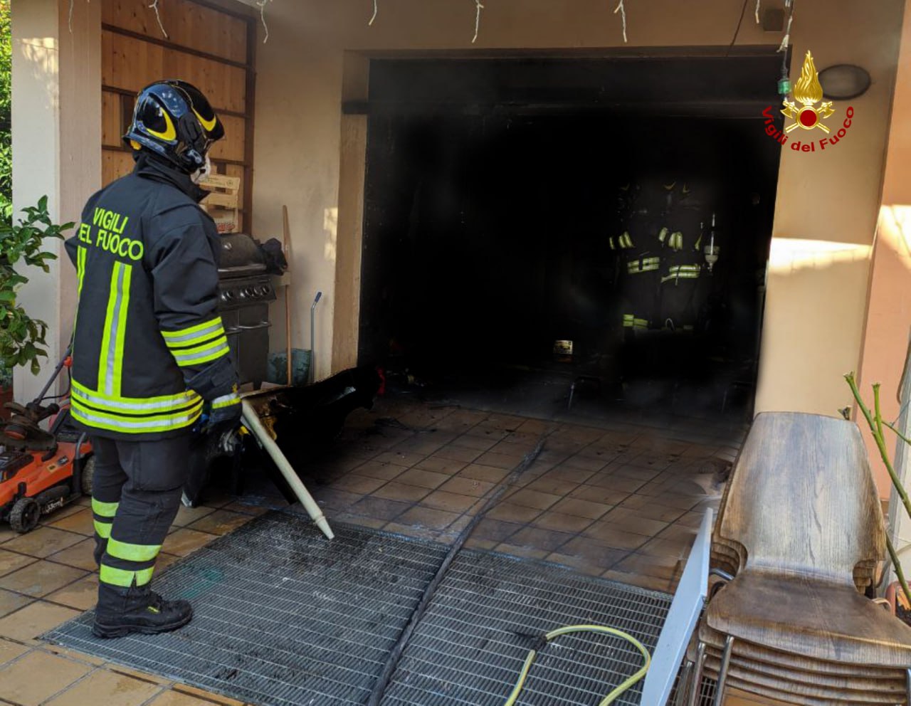 Fiamme in un garage a Colli al Metauro