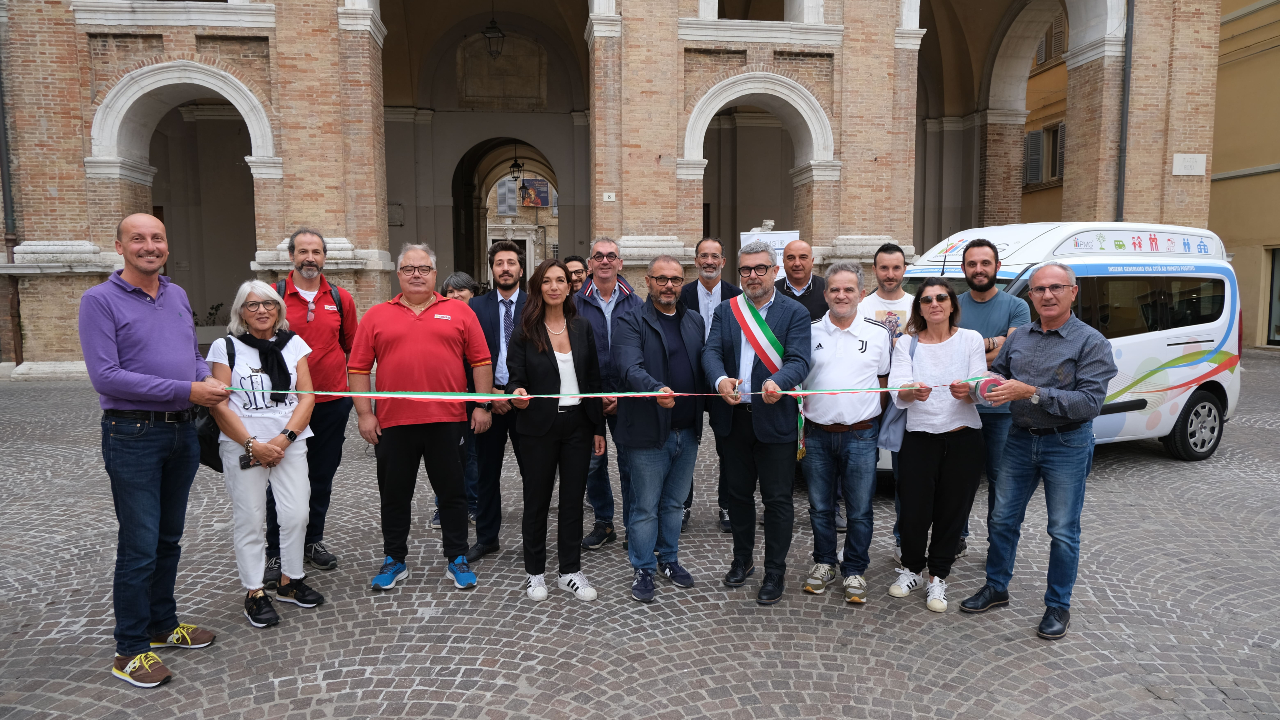 Il mezzo consegnato alla fondazione Città di Senigallia durante il progetto "Senigallia - Città ad Impatto Positivo"