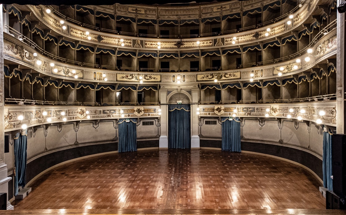 Il teatro di Osimo senza poltroncine