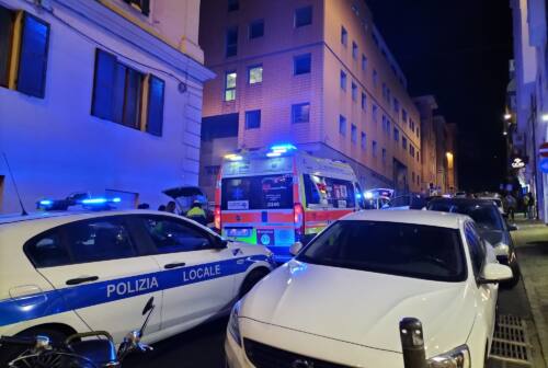 Ancona, parla la fidanzata del netturbino che ha aggredito un automobilista: «Ha problemi d’ansia, non voleva colpirlo»