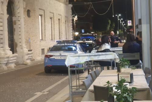 Pesaro, botte e urla al kebab di via San Francesco: due feriti