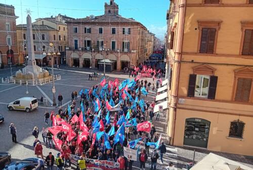 Sciopero generale, 2mila in corteo per la manifestazione di Jesi. «È la piazza della speranza»