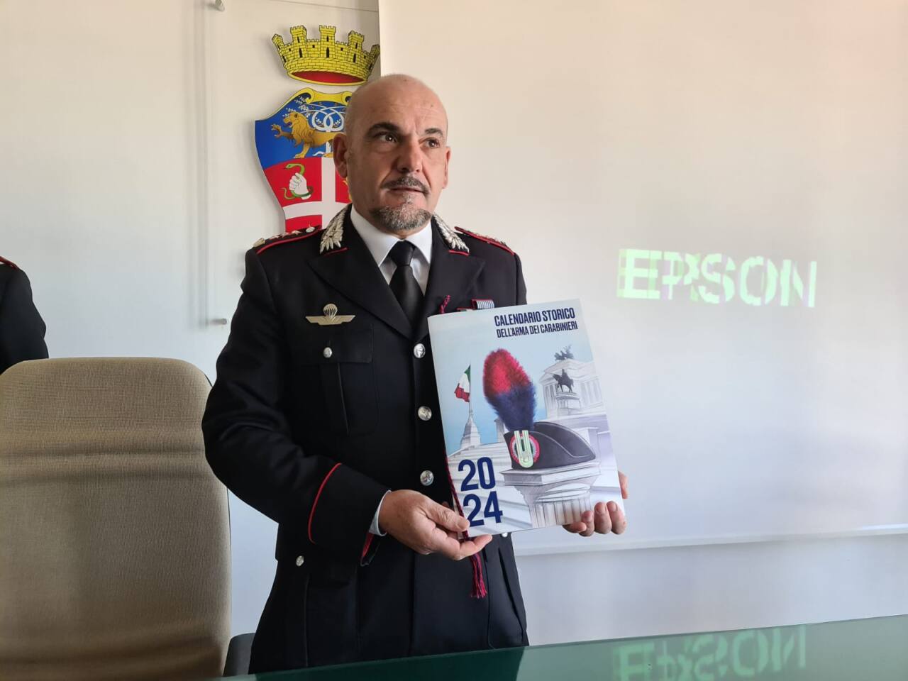 Presentato il calendario 2024 dell'Arma: tra le storie quella della  carabiniera osimana Martina Pigliapoco che salvò una donna - Notizie  Attualità - CentroPagina - Cronaca e attualità dalle Marche