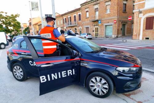 Ancona, ruba uno smartphone per strada, i Carabinieri lo inseguono e lo arrestano