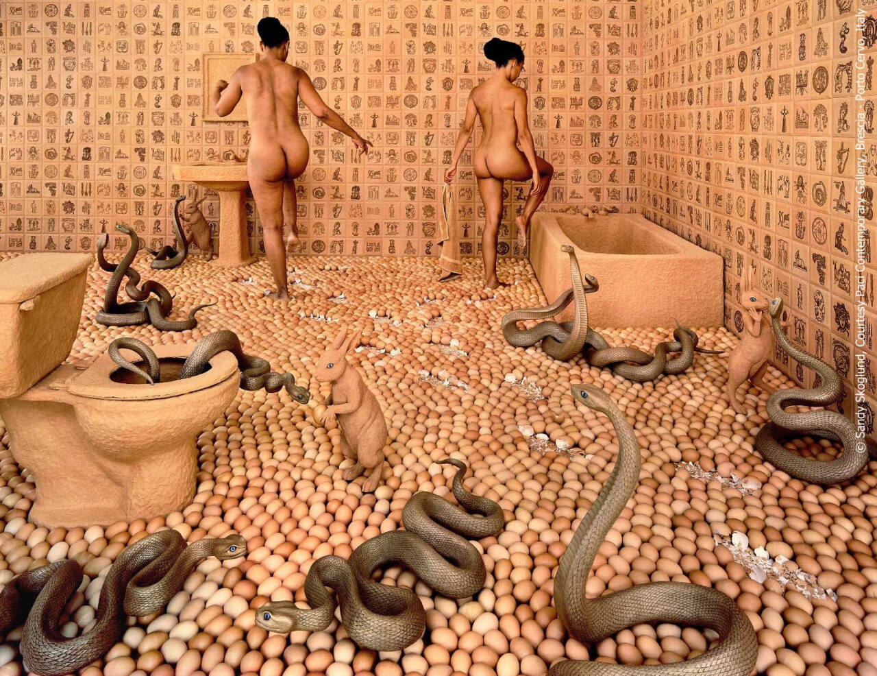 Walking on Eggshells, 1997 © Sandy SkoglundCourtesy Paci Contemporary Gallery, Brescia - Porto Cervo, Italy