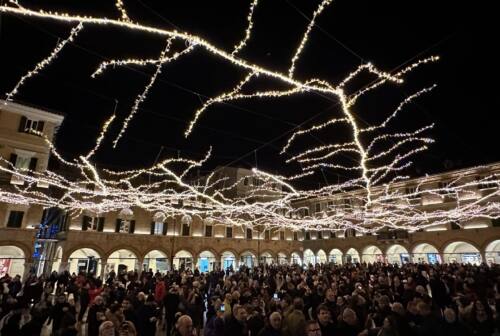 Ascoli si immerge nel Natale: accese le luminarie in centro storico