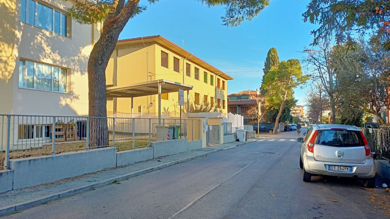 Partiti alla scuola primaria Mario Puccini di Senigallia i lavori di demolizione dell'ala est