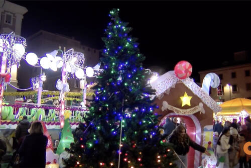 Natale e Capodanno nelle Marche: mercatini, sapori e borghi illuminati per immergersi nella magia delle feste