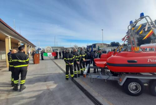 Civitanova, l’Ufficio circondariale marittimo e i vigili del fuoco celebrano Santa Barbara: nuovo mezzo di soccorso nautico per i pompieri
