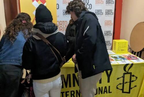Amnesty Ancona: «Oltre 40 anni di battaglie e lotte per i diritti. Servono attivisti, unitevi a noi»