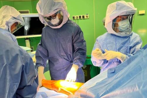 Al San Salvatore di Pesaro il primo intervento di megaprotesi al ginocchio su una paziente di 97 anni