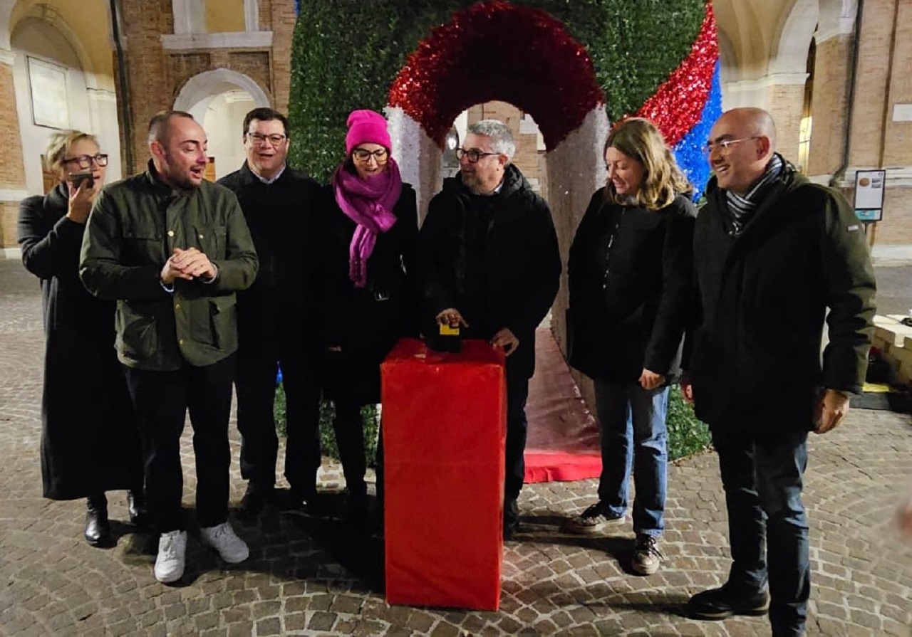 Senigallia, si accendono le luci sul natale e sulle festività 2023