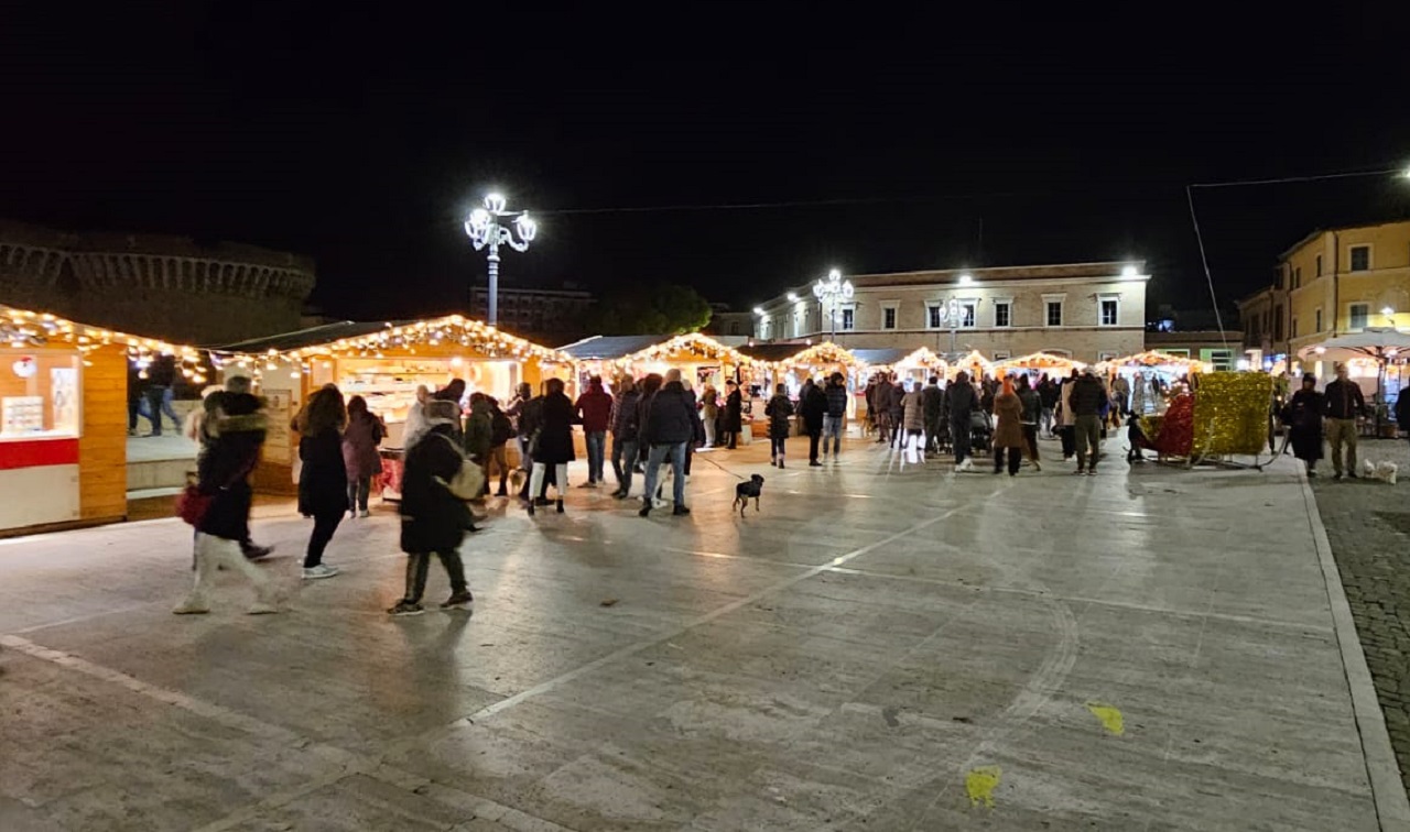 Villaggio di natale in piazza del Duca a Senigallia, festività natalizie 2023