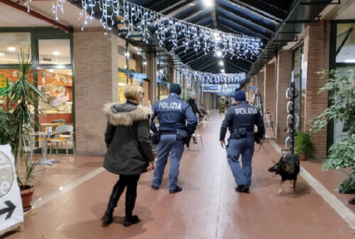 Jesi, controlli della polizia nelle aree commerciali in vista delle festività