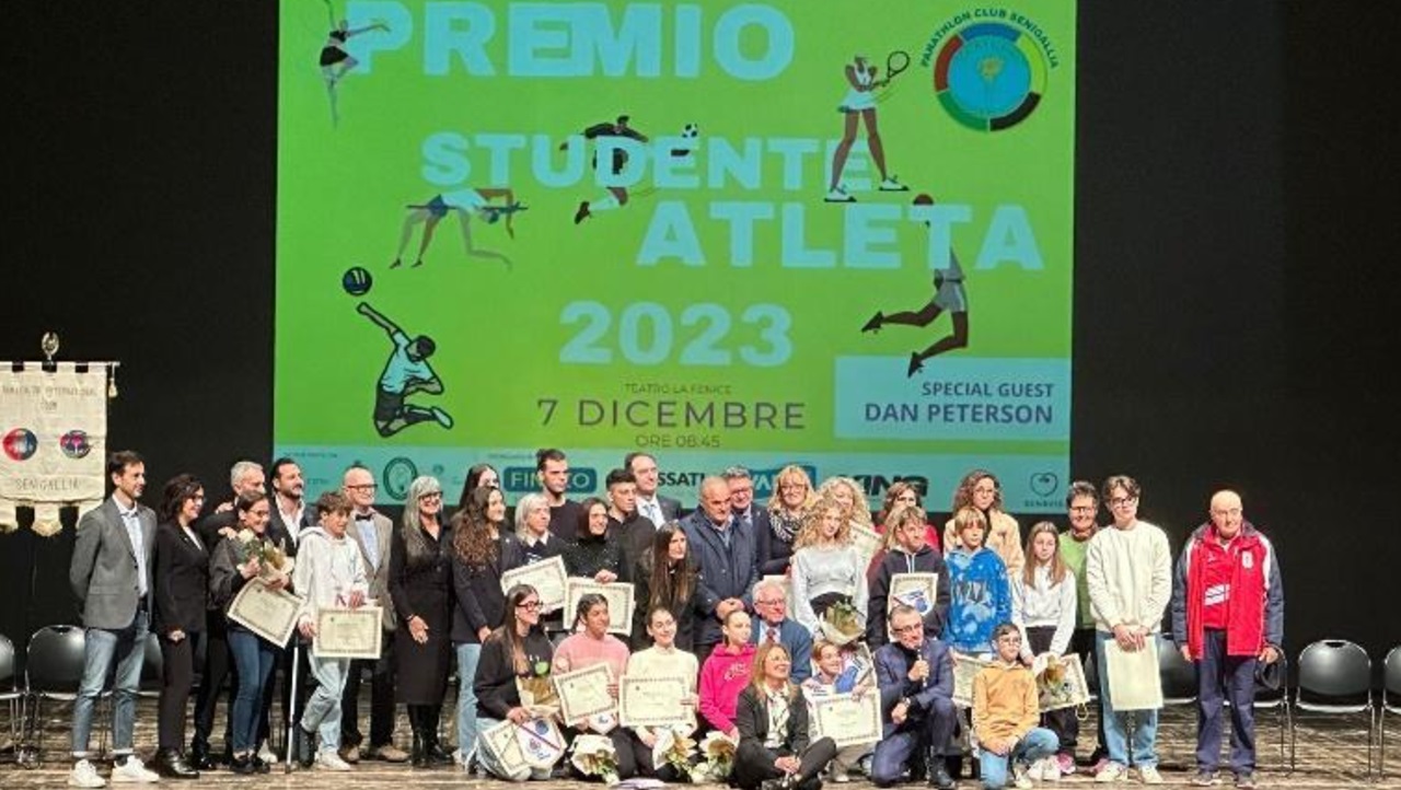 Gli alunni di Senigallia premiati al teatro La Fenice come "studente-Atleta" 2023