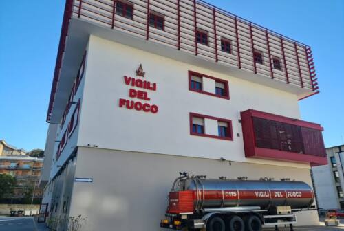 Vento: alberi caduti e strade chiuse, tour de force per i vigili del fuoco. In provincia di Ancona oltre 500 interventi richiesti