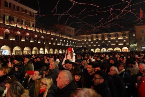 Ascoli, oltre tremila persone in piazza per brindare al nuovo anno
