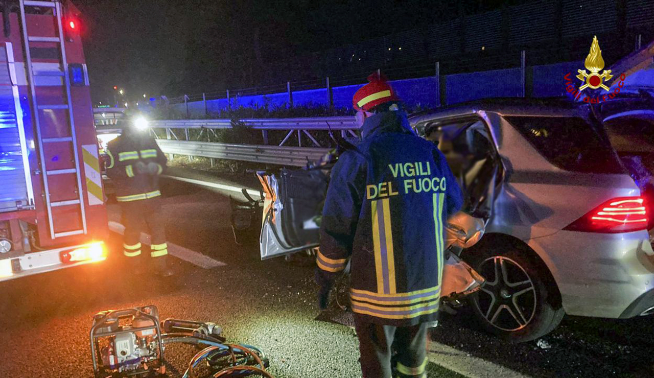 I soccorsi per l'incidente lungo l'autostrada A14 all'altezza di Senigallia