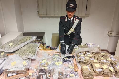 Fano, quasi 30 kg di droga nascosti nel garage: in manette 28enne fanese