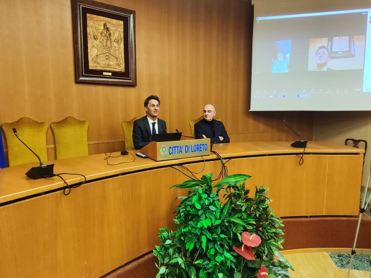 Il sindaco di Loreto Moreno Pieroni e (a destra) il vicesindaco Nazzareno Pighetti