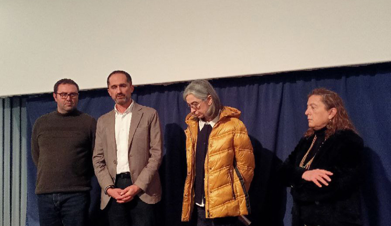 Da sinistra Fabrizio Chiappetti, Lorenzo Savini, Federica Spinozzi e Paola Pancotti in rappresentanza di alcune scuole di Senigallia