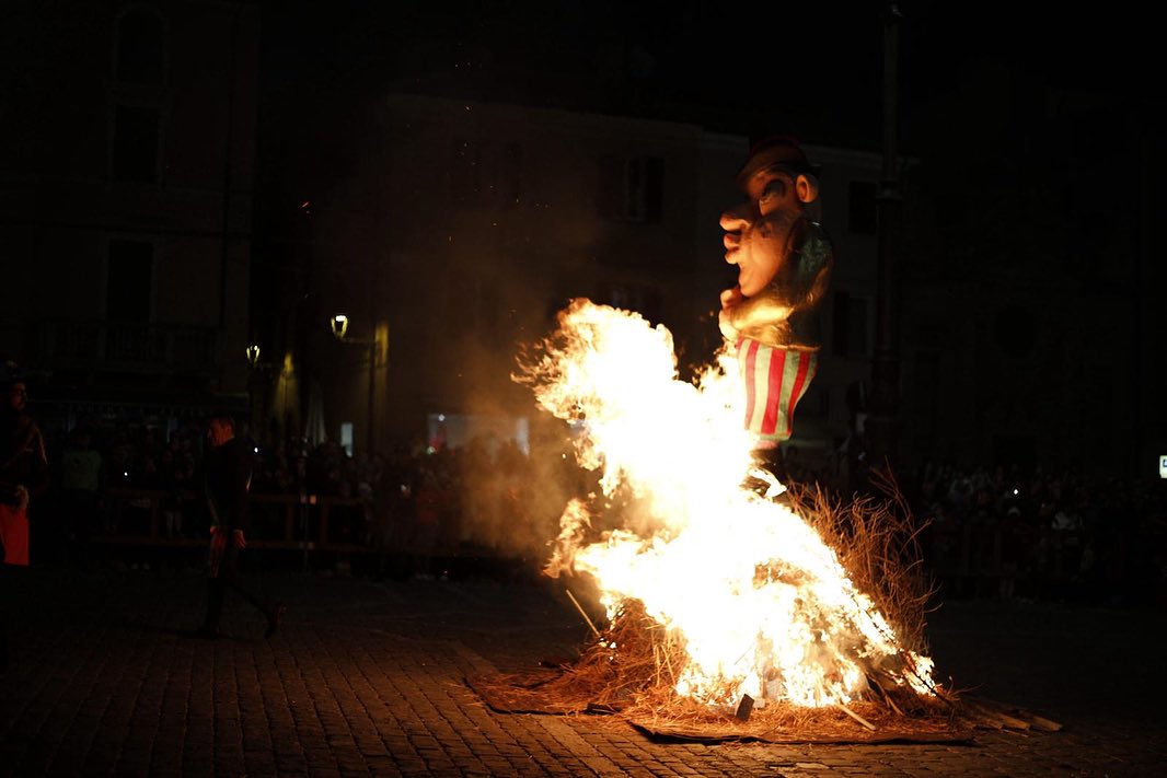 Fano, il tradizionale rogo del Pupo ha chiuso il Carnevale 2024