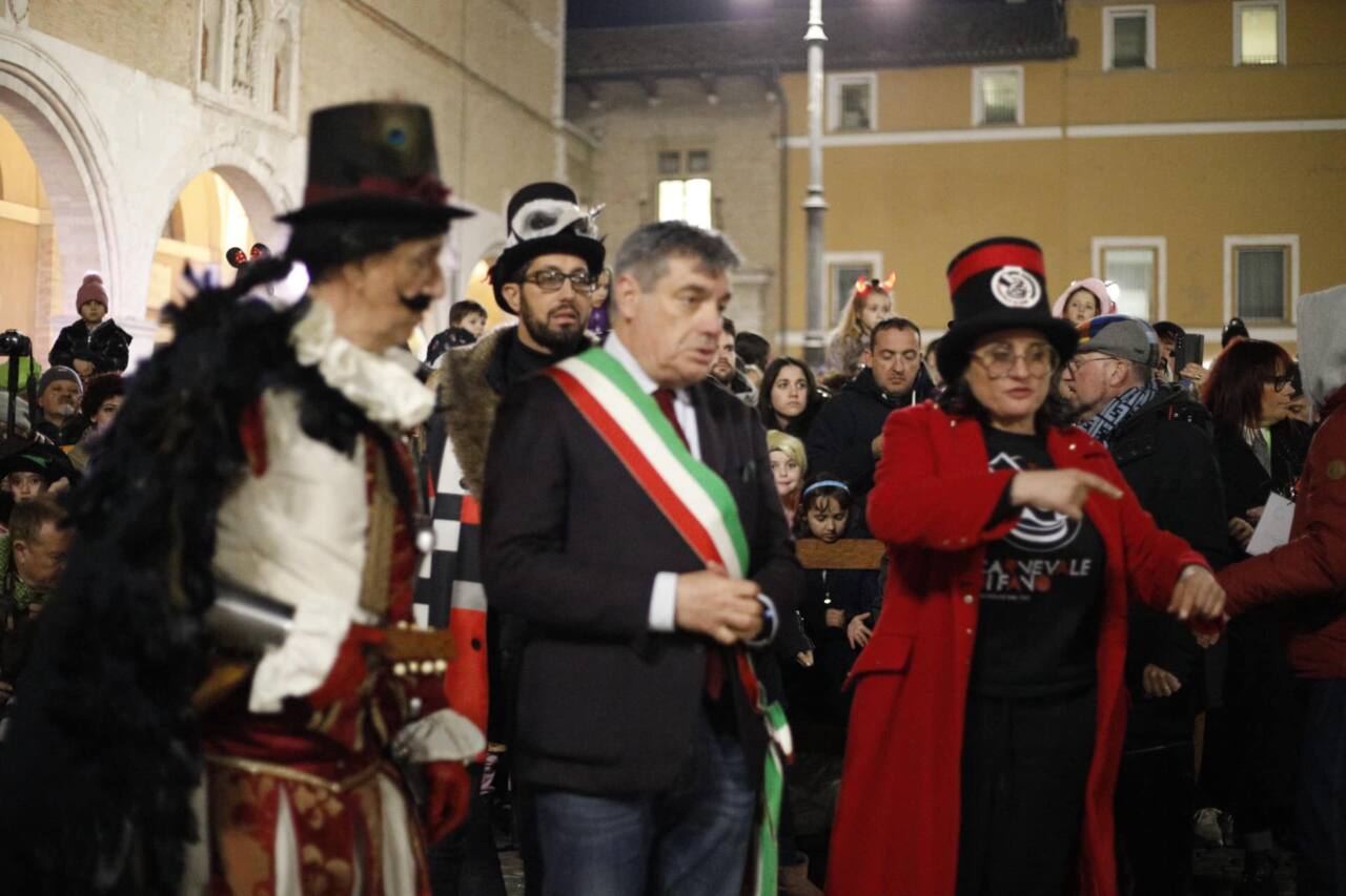 Fano, il tradizionale rogo del Pupo ha chiuso il Carnevale 2024