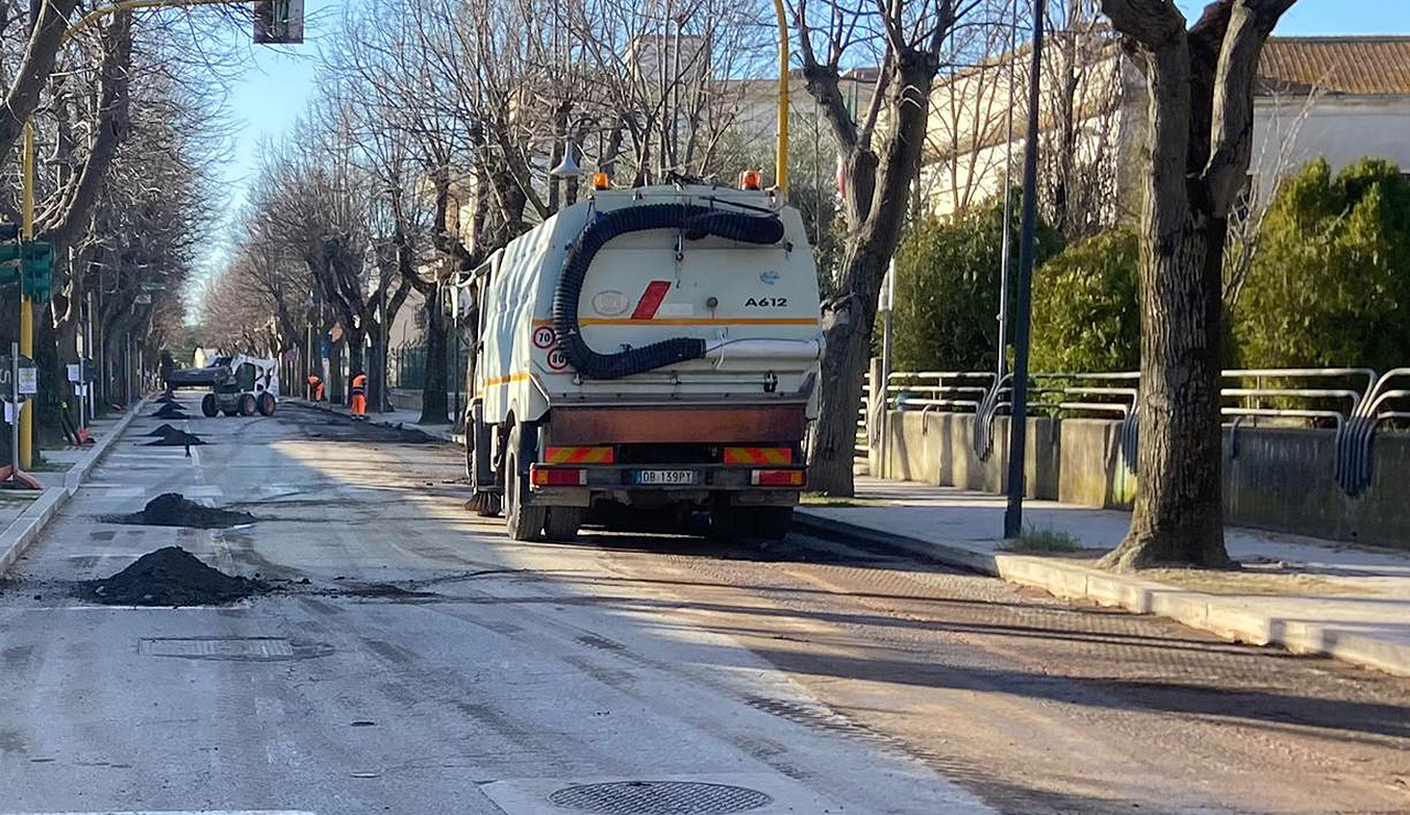 I lavori stradali in viale Umberto I a Ripe di Trecastelli