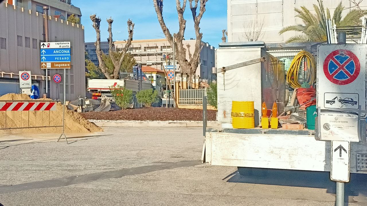 Lavori in viale IV Novembre, a Senigallia