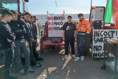La protesta dei trattori arriva a Jesi. «Il nostro lavoro presidio di salute e qualità»