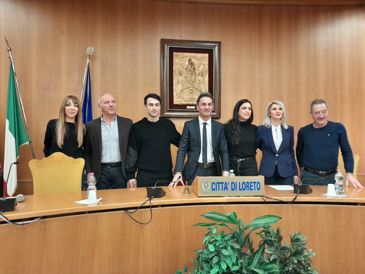 Da sinistra: Valentina De Amicis, Andrea Michelini, Matteo Paolillo, Moreno Pieroni, Ester Pantano, Francesca Carli, Giuseppe Casali