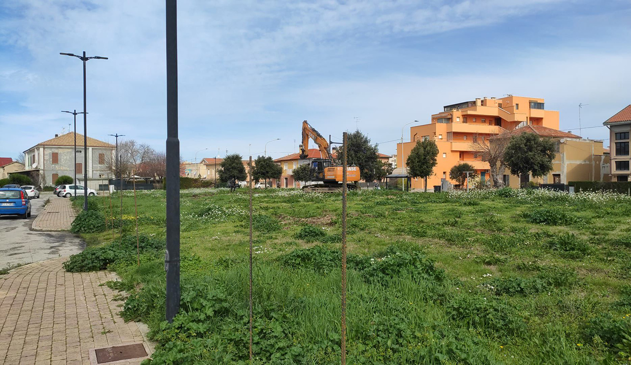 I lavori di realizzazione di un parcheggio in strada Settima al Cesano di Senigallia