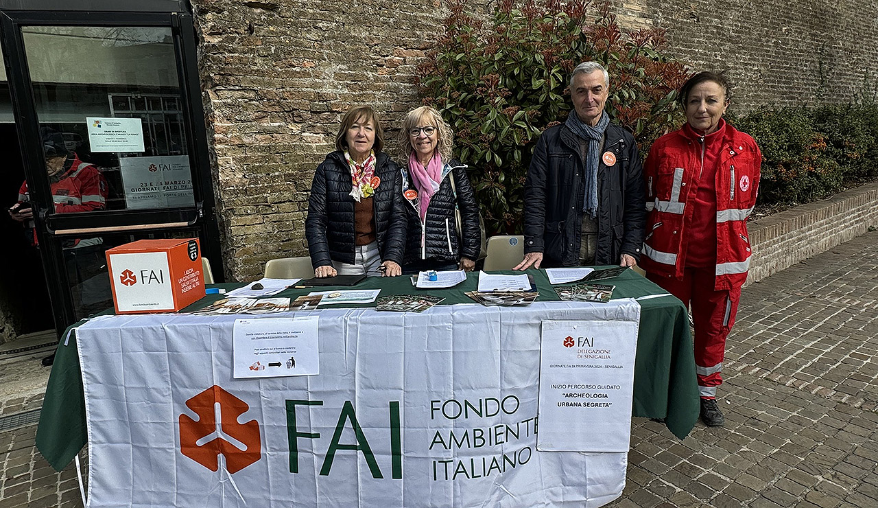 Volontari durante le Giornate Fai di primavera 2024 a Senigallia