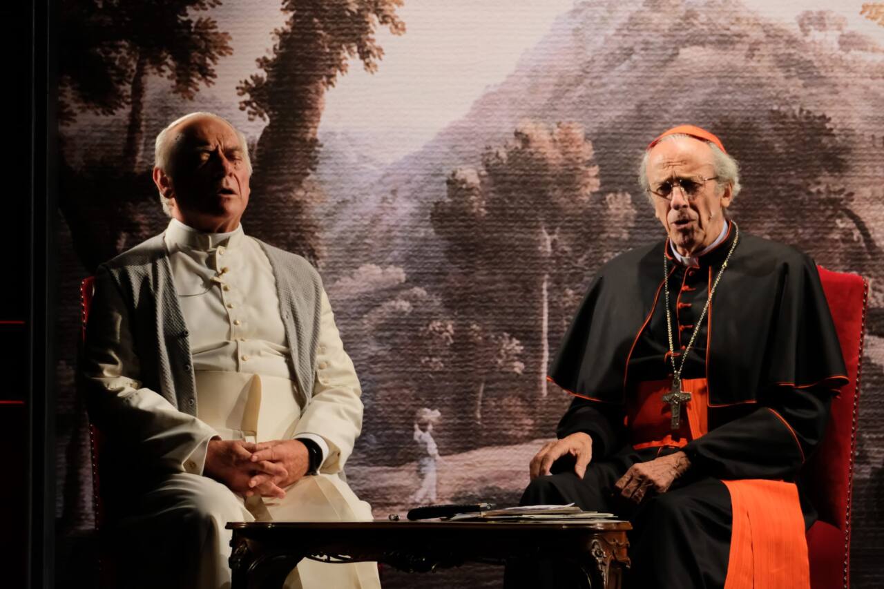 . “I due papi” arriva al Teatro La Fenice lunedì 11 marzo con protagonisti Giorgio Colangeli e Mariano Rigillo