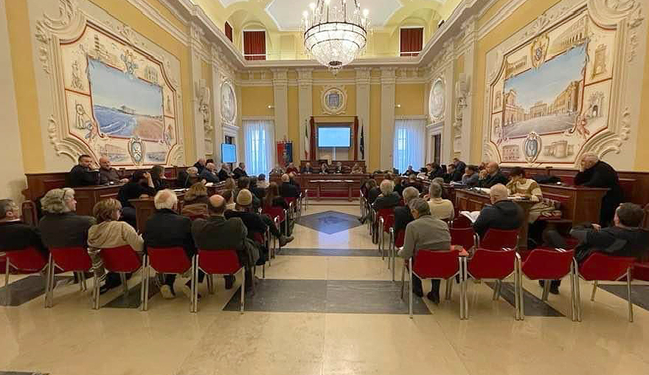 L'incontro sul contratto di fiume in sala consiliare a Senigallia, marzo 2024