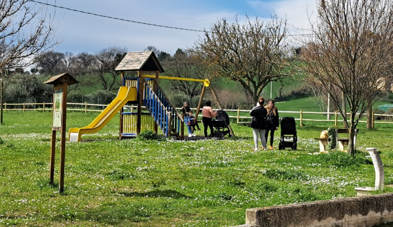 Sistemata la recinzione al parco di Borgo Catena, il comitato di residenti ringrazia l'amministrazione ma chiede di più