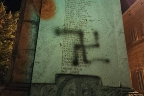 Filottrano, svastica nazista sul Monumento ai caduti